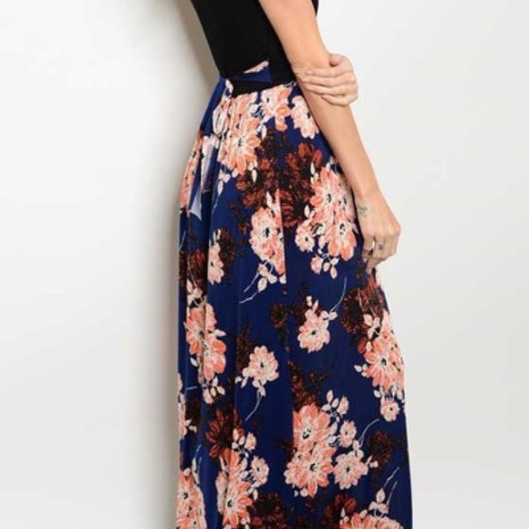 Short Sleeve Maxi Dress - Picture 2 of 2